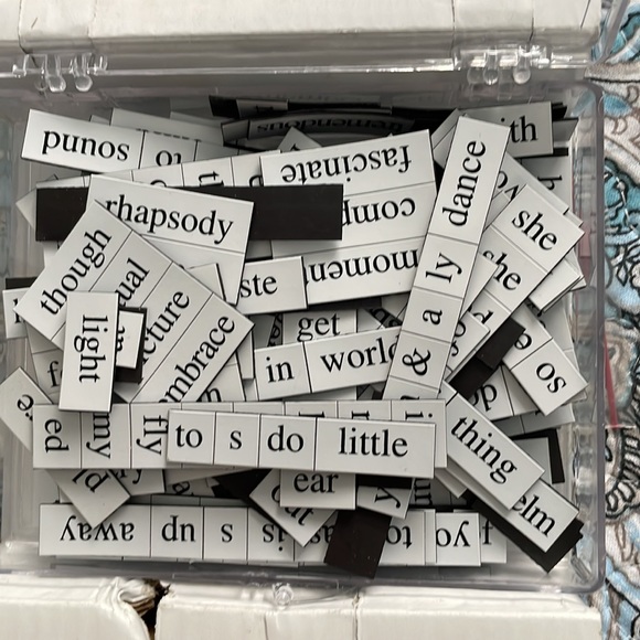 ❤️Magnetic Poetry LOVE Edition❤️ - Picture 3 of 3